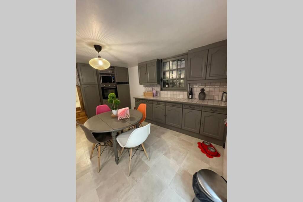 Appartement «La Vie Est Belle» Au Coeur De Sézanne エクステリア 写真