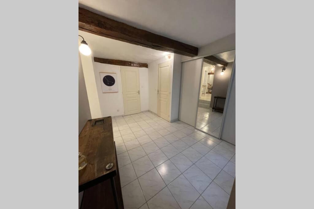 Appartement «La Vie Est Belle» Au Coeur De Sézanne エクステリア 写真