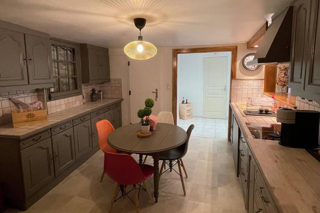 Appartement «La Vie Est Belle» Au Coeur De Sézanne エクステリア 写真
